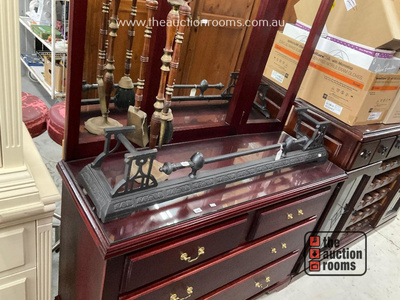 Lot 890