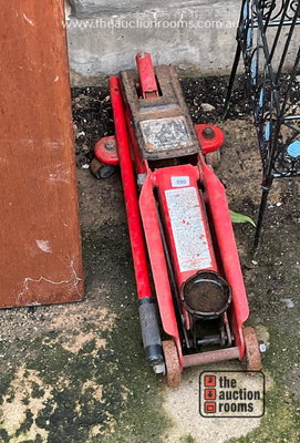 Lot 890