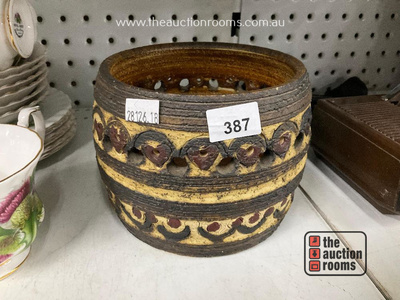Lot 387