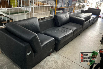 Lot 933